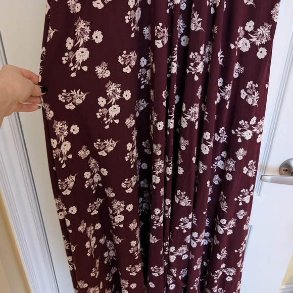 Agnes And Dora Floral Maxi Dress - Burgundy and White Size Small - Picture 6 of 9